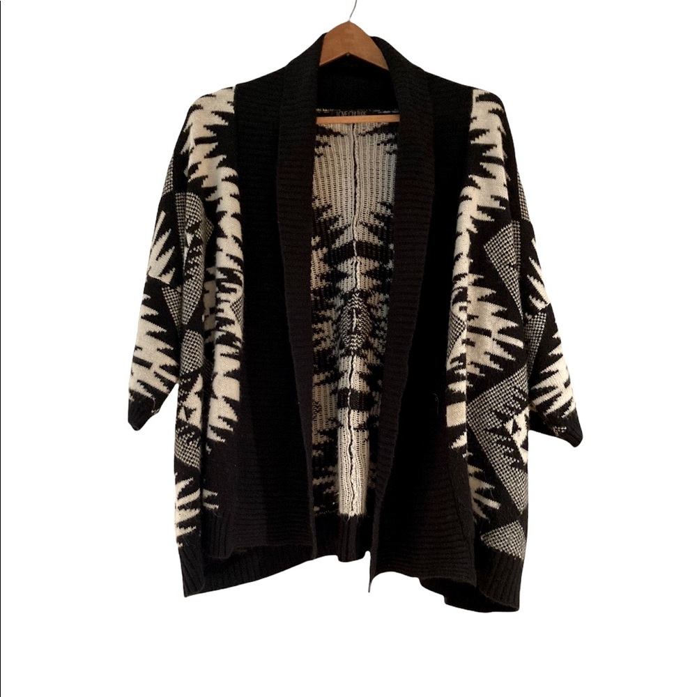 Black and White Tribal Pattern Sweater Med